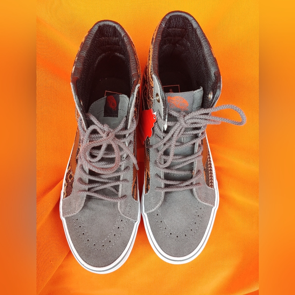 *Be A Legend* Vans Sk8-Hi Boho High Tops Grey Suede Brown Detail 8.5 NWT - Picture 3 of 7